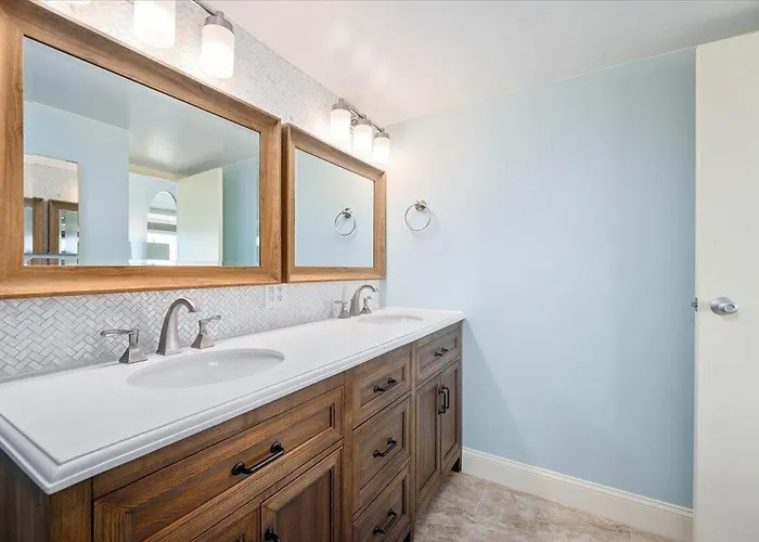 Towers-direct Ocean Front Views From Your Private Balcony And Renovated Condo! Holiday home